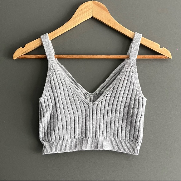 Gray Ribbed Knit Crop Top - Picture 2 of 2
